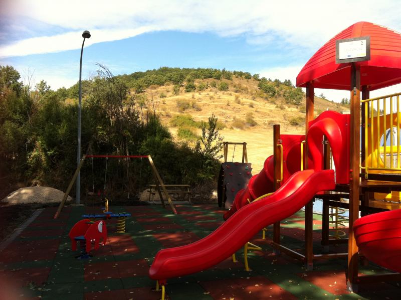 Cuatro Valles - renovación parque infantil